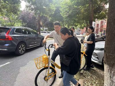 径河街官塘角社区：党建共建签约赋能 环境整治共建家园——联合区财政局党支部开展志愿服务活动
