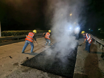 通宵鏖战护坦途：东西湖区服投集团连夜抢修1100平方米破损匝道
