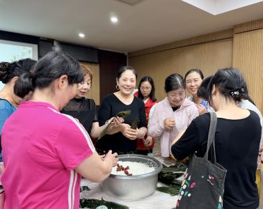 径河街道赛洛城社区：“艾在端午 邻里情深 ”端午节活动