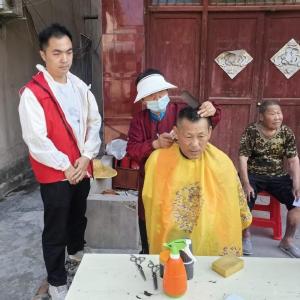 便民服务暖民心 志愿服务零距离