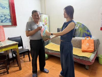 径河街官塘角社区：炎炎夏日送清凉 情暖老党员初心