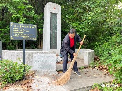 传承红色基因  蔡甸书画爱好者挥毫泼墨祭英烈