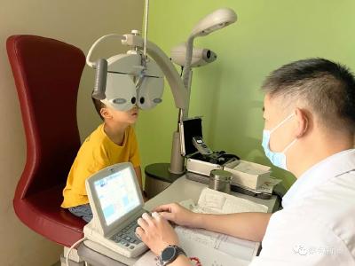 “小眼镜”暑期扎堆就医 专家支招：少“宅”多动