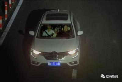 妻子考驾照多次未过 丈夫深夜陪练被交警查处