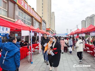 蔡甸大集：一站“职”达 岗位送到家门口