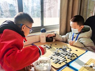 “黑白世界”弈出风采 蔡甸区第五届小学生围棋比赛开赛