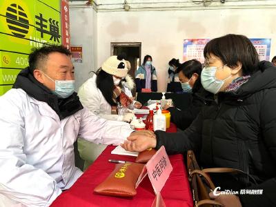 蔡甸：公益市集为群众幸福“加码”