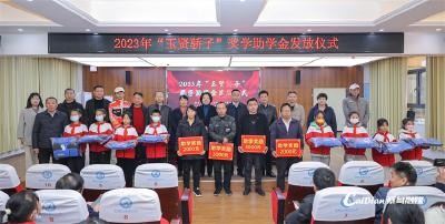 蔡甸玉贤向一批优秀学子发放奖学助学金