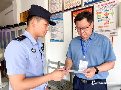 仅用2分钟！蔡甸民警火速办证助力学子赴考