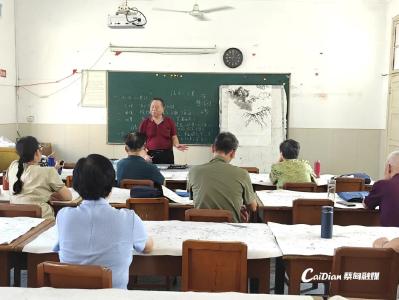 蔡甸银龄“大学生”返校“打卡”新学期