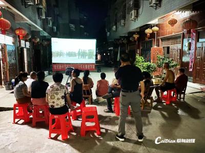  蔡甸融媒公益电影进乡村 点亮十一文化生活