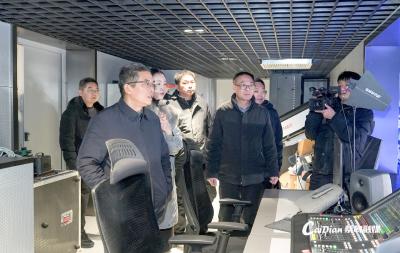 蔡甸区领导到区融媒体中心调研并看望慰问一线新闻工作者