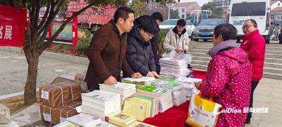蔡甸：“全民阅读惠民书展”点燃阅读热情
