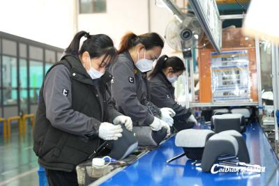 全力以“复”丨节后首日冲刺“开门红” 蔡甸工业企业复工率90%