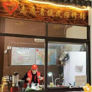 微光汇暖流 中法城同济社区志愿者续写雷锋故事