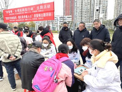 小集市”汇聚“大公益” 便民集市进社区