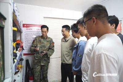 蔡甸：征兵宣传进社区 点燃有志青年军营梦