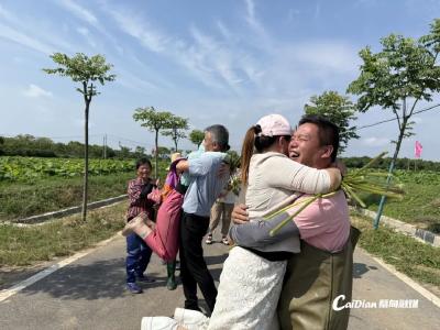 520邂逅荷塘浪漫：蔡甸10对恋人共赴甜蜜之约