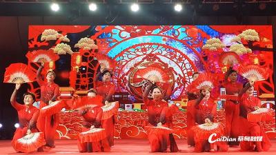 老中青同台展风采 蔡甸区群众广场舞蹈展演圆满落幕