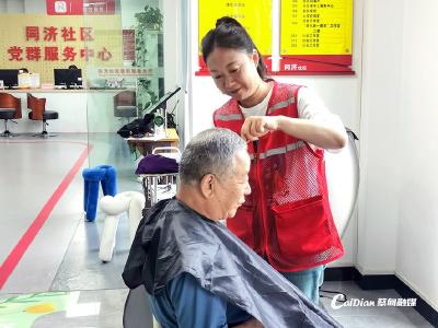 老缝纫机“哒哒”转 蔡甸社区共享老物件“缝”出邻里情