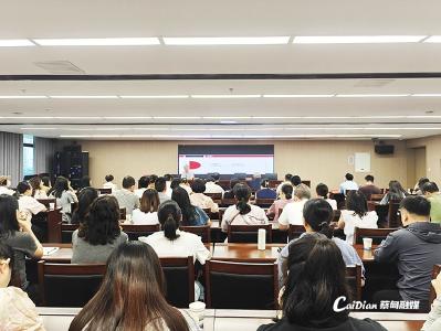 蔡甸区举办“赋能心育 护航成长”专题辅导报告会 