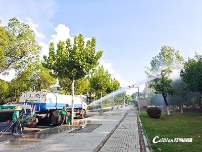 战高温、保绿荫！蔡甸园林人全力守护城市“绿肺”