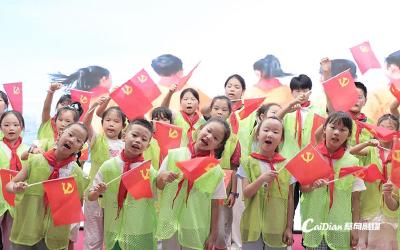 歌声里的结业礼！蔡甸首批爱心托管班温情落幕