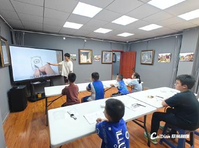 自掏30万元 蔡甸企业家改造闲置场地建免费画室