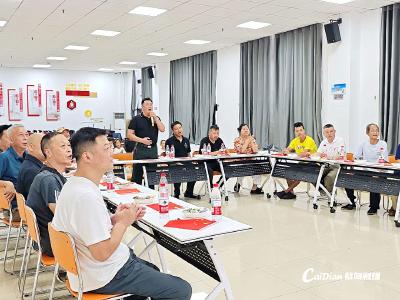 老兵牵手萌娃！蔡甸社区“八一”上演红色传承
