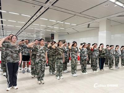 迷彩青春淬炼时：汉阳一中800余名新生开启军训征程