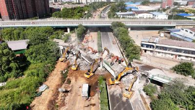 14小时拆11座桥，当天恢复通车！蔡甸高速改扩建上演基建狂魔“闪电战”