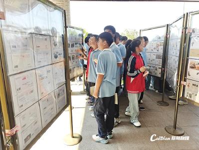 “铭记历史 开创未来”主题邮展走进蔡甸校园和乡村