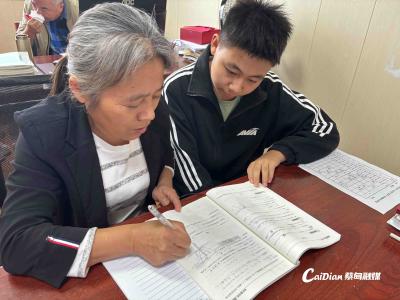 周艳芹：扎根湖区三十年，做学生心中“一辈子的老师”