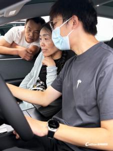 从蔡甸出发！特斯拉两款新车首批交付湖北车主