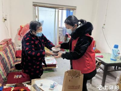 城关镇：浓情腊八粥温暖邻里情