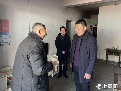 新春走基层 刘洞镇：新春慰问暖人心 典型示范树标杆
