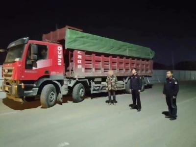 郧阳区城管执法局开展夜间渣土车辆专项整治行动