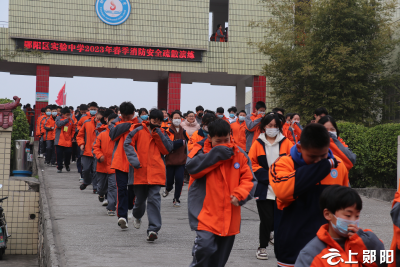 郧阳区实验中学：消防演练筑牢校园“防火墙”