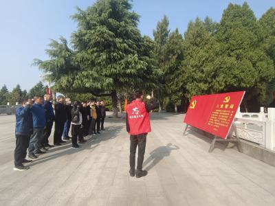 郧阳区城关镇卫生院开展清明祭英烈活动