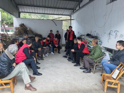 郧阳区白浪镇东沟村场院会里聚“和气”