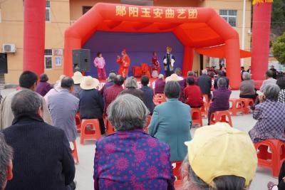 善人刘情厚送戏回乡颂党恩