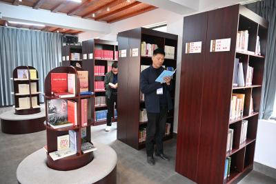 十堰首家党史书屋“充电”忙 