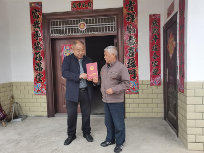 郧阳区大柳自然资源所：送证上门受好评