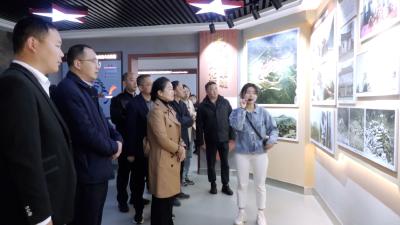 省委党史研究室副主任李福珍一行到郧阳区调研