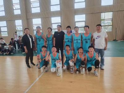 郧阳区实验小学：篮球捷报频传奏凯而归 