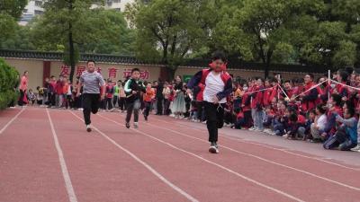 郧阳区新区小学：运动点燃激情 快乐洒满校园　