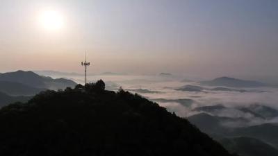 雨后初霁，郧阳区大柳乡葫芦包崖云海翻涌，千变万化，壮美无比！#郧阳#美景#云海