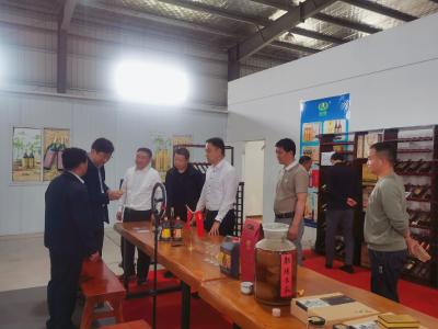 白河县考察团莅郧考察木瓜产业