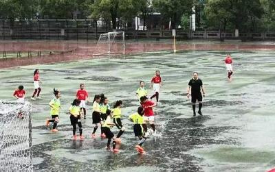 郧阳区实验小学：绿茵场上“足”够精彩