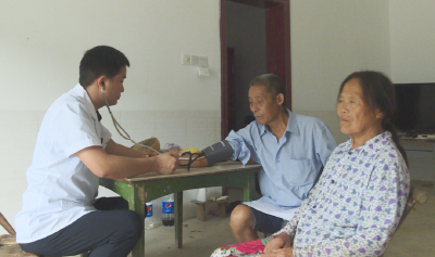 【聚焦十件大事】郧阳区：村村配备合格村医 村民健康有了“守门人”